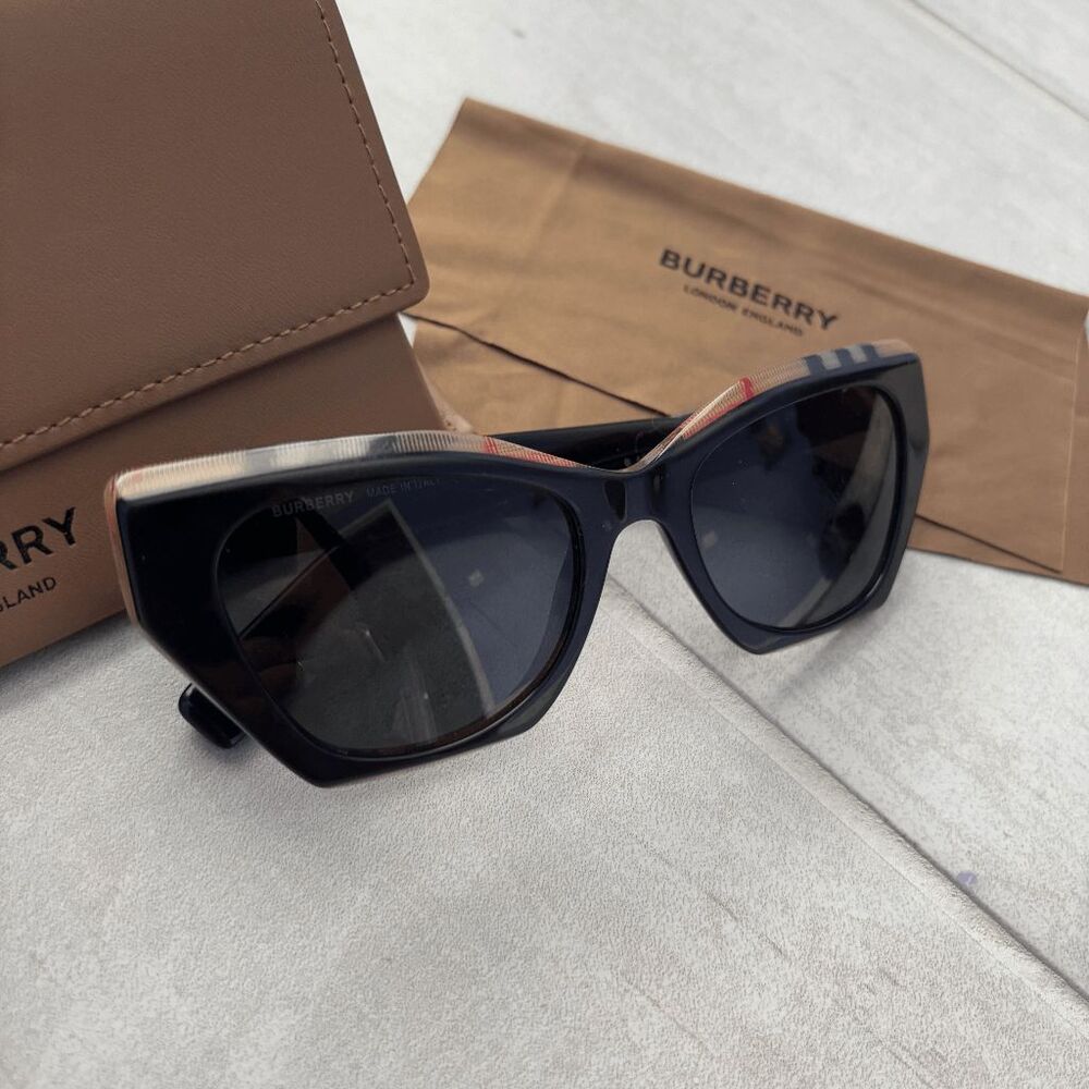 Women's Burberry 52MM Butterfly Sunglasses Authentic Black Grey Lenses Case Wipe